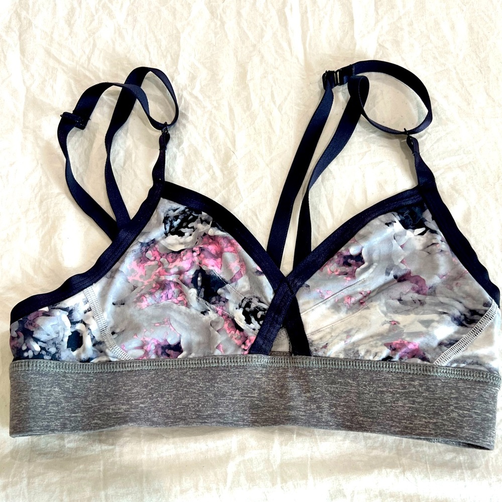 Lululemon size 8 great condition womens sports bra multi color